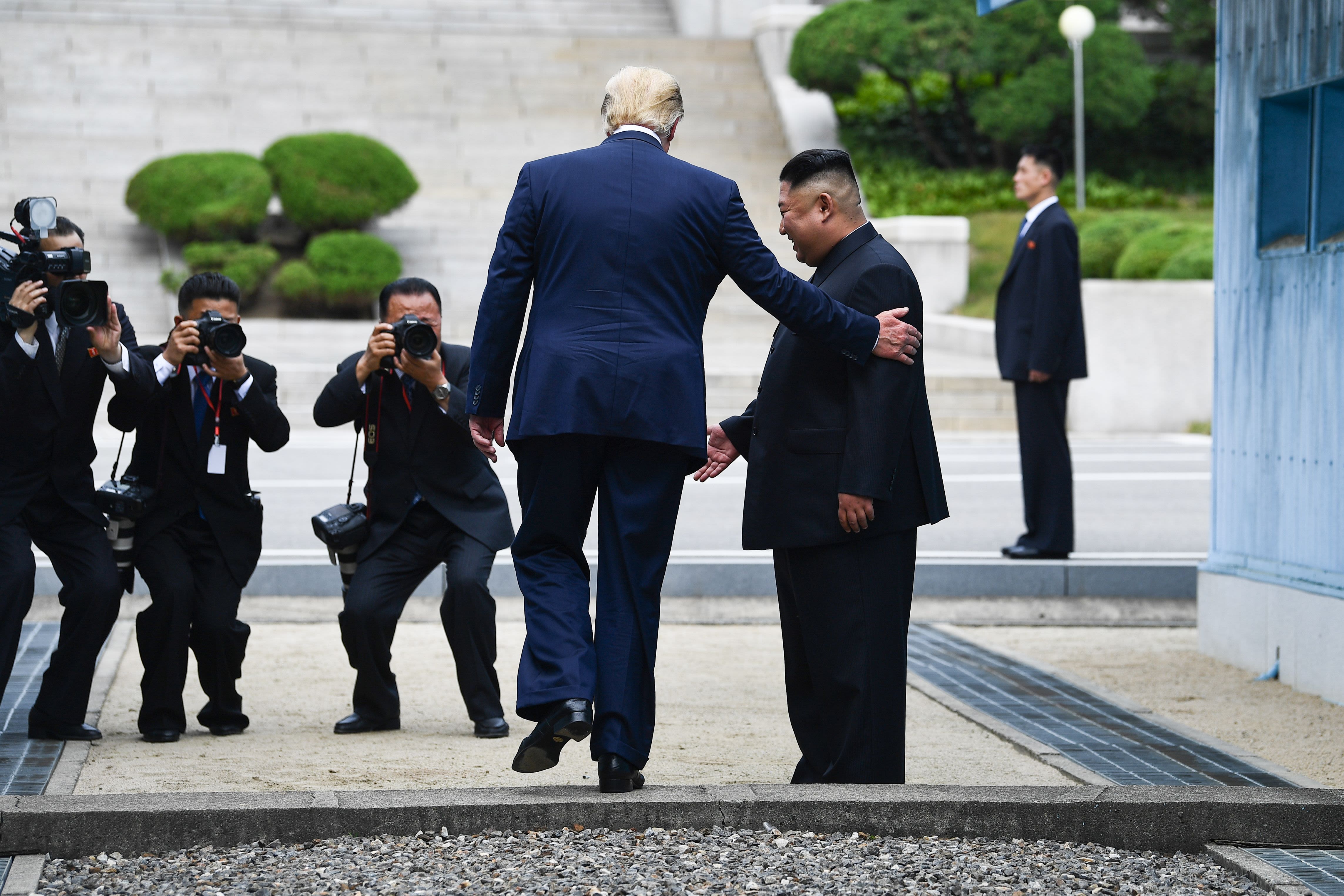 190630034107-trump-dmz-16.jpg