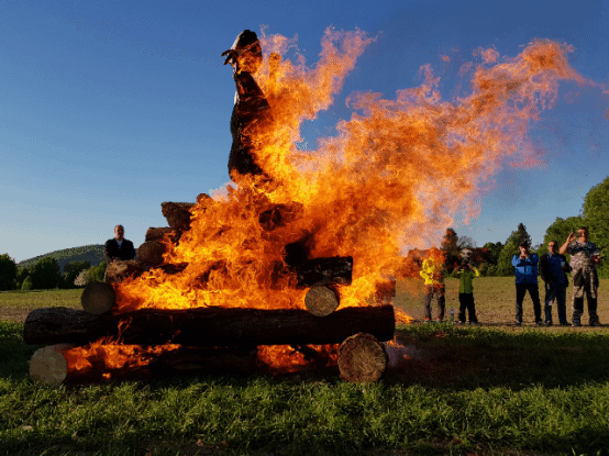 20180430-hexenfeuer-7globetrotters-.gif