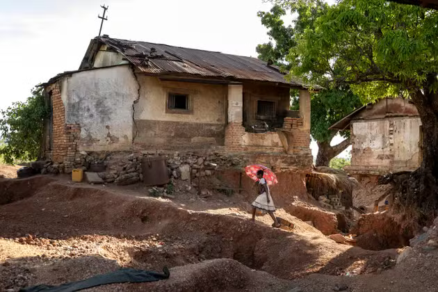 In Malata, a former workers' area for Géomines and then Zaïre Etain, residents dig even beneath their own homes in search of cassiterite and coltan. As extraction continues, some houses have partially collapsed, putting the families living there at risk. Manono, May 20, 2025.