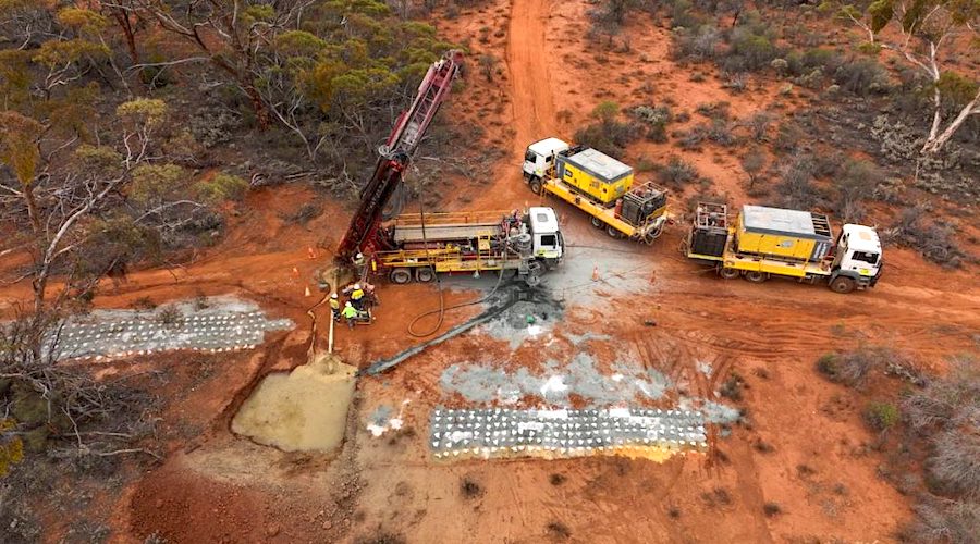 www.mining.com
